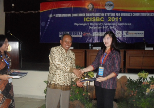 ICISBC 2011 Memberikan 5 Best Paper Award